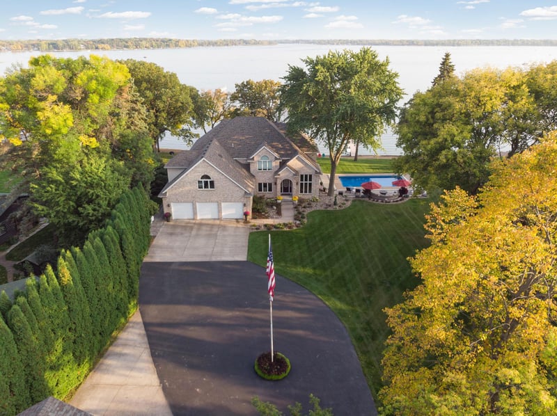 6705 N Shore Trl N, Forest Lake, MN 55025