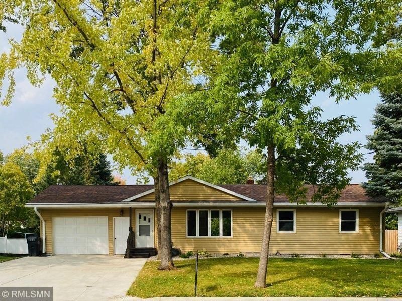 5 N Court St, Morris, MN 56267