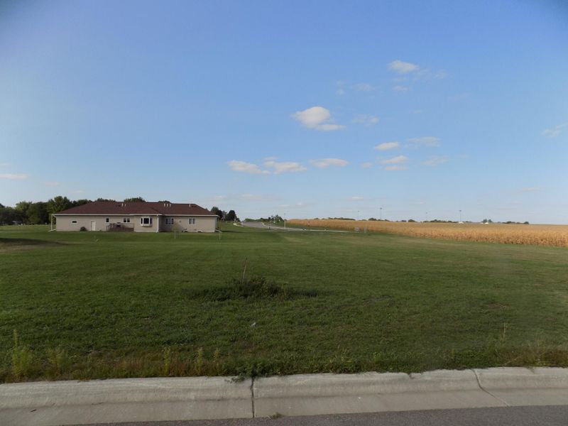 2421 Red Bird Ln, Fairmont, MN 56031