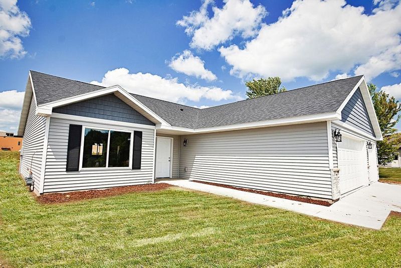 1207 Pondview Ave NW, Montgomery, MN 56069