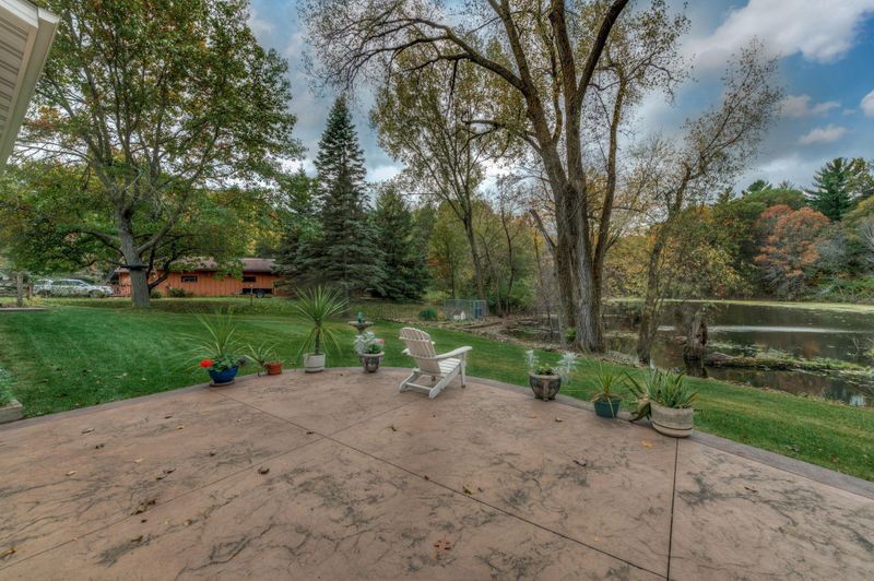 46 Bertha Ct, Mahtomedi, MN 55115