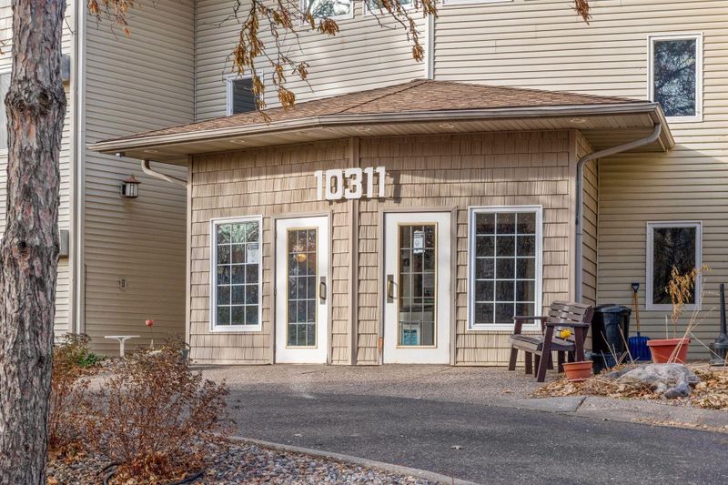 10311 Cedar Lake Rd #304, Minnetonka, MN 55305