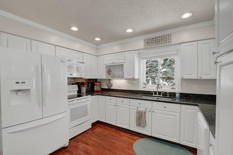 1117 W 139th St, Burnsville, MN 55337