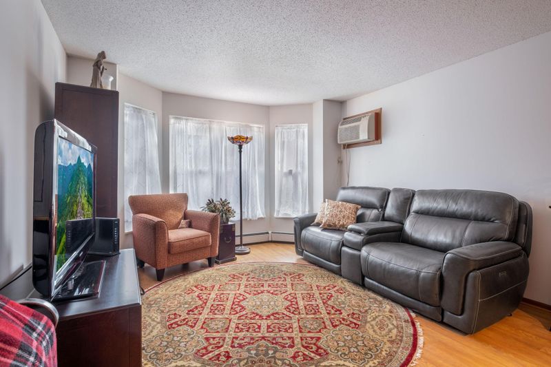720 3rd Ave NE #206, Minneapolis, MN 55413