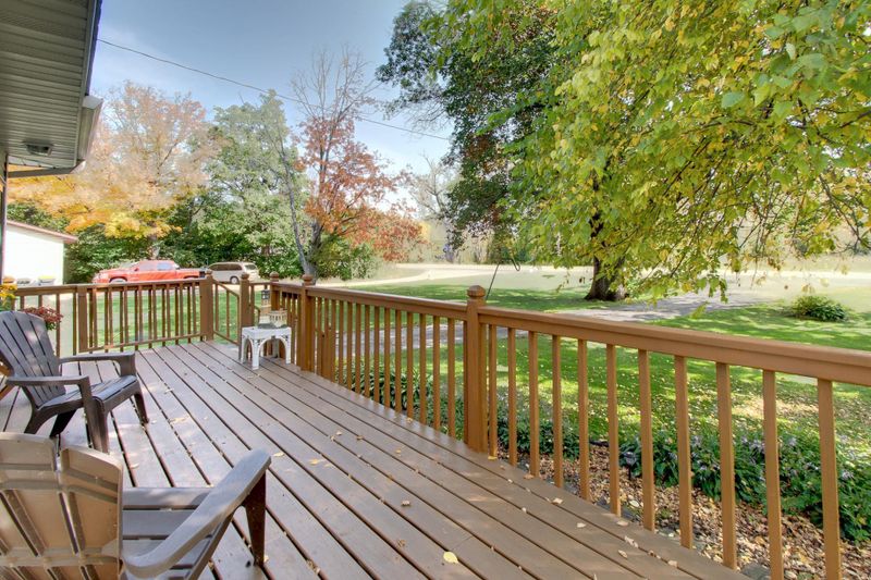 407 4th St NW, Morristown, MN 55052