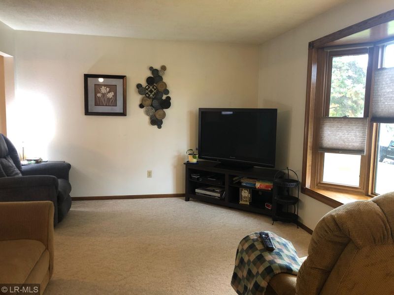 320 9th St NE, Staples, MN 56479