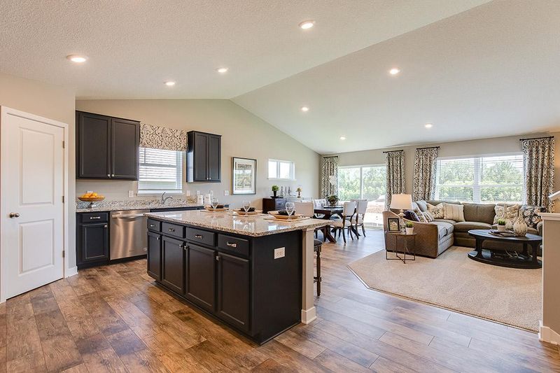 8099 182nd St, Lakeville, MN 55044