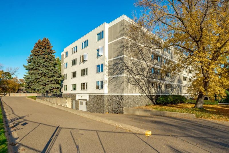 6450 York Ave S #305, Edina, MN 55435