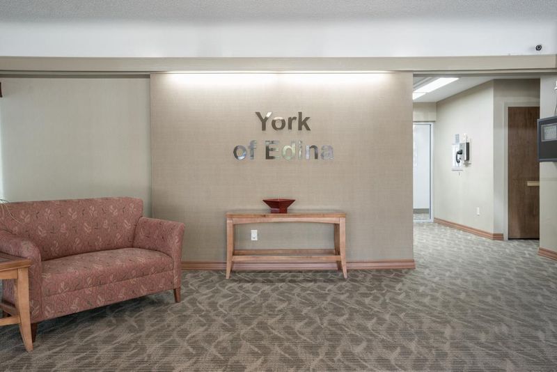6450 York Ave S #305, Edina, MN 55435