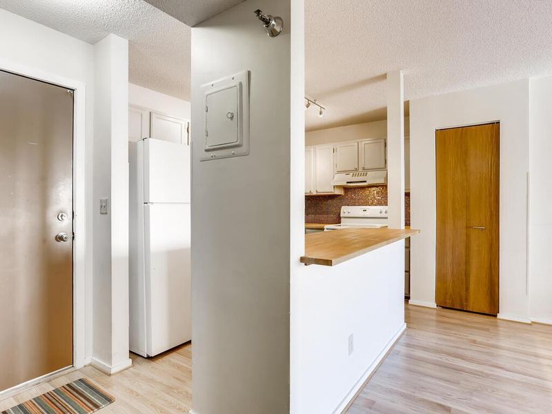 66 9th St E #1410, Saint Paul, MN 55101