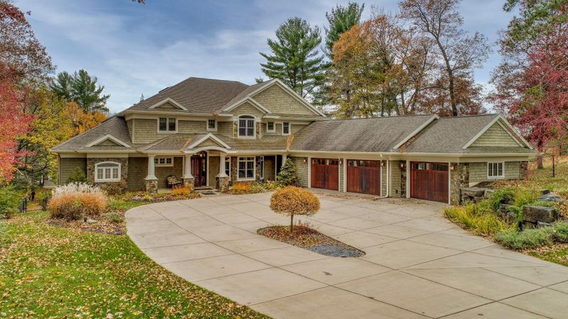 5715 N Shore Dr, Eau Claire, WI 54703