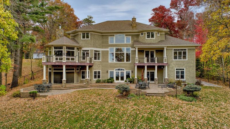 5715 N Shore Dr, Eau Claire, WI 54703