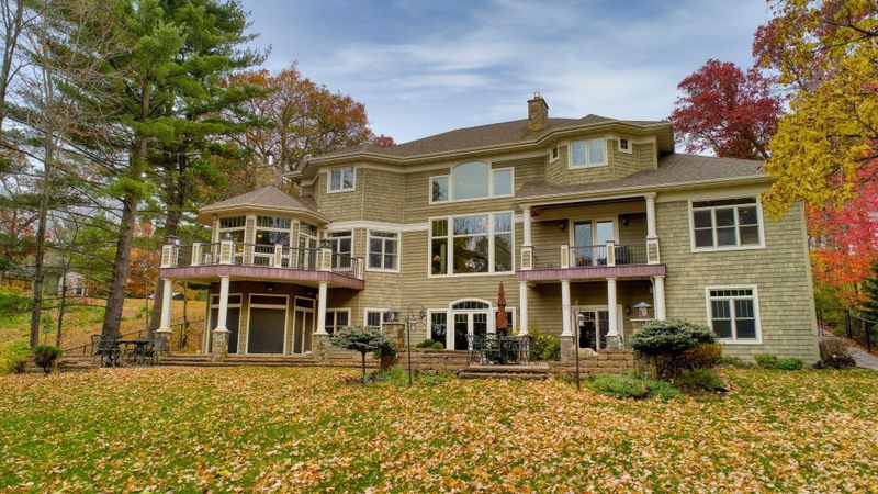 5715 N Shore Dr, Eau Claire, WI 54703