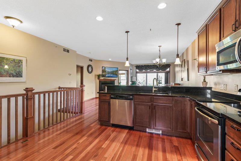 1558 Crawford Dr, West Saint Paul, MN 55118
