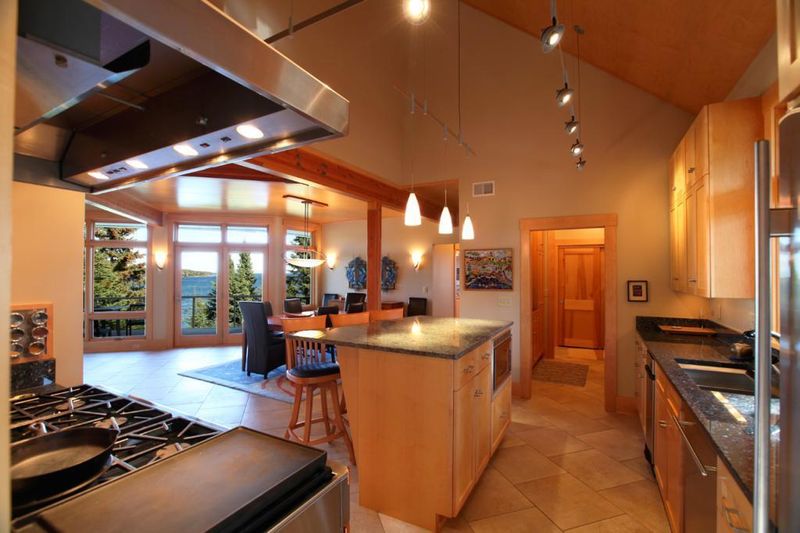 18 E Chimney Rock Rd, Hovland, MN 55606