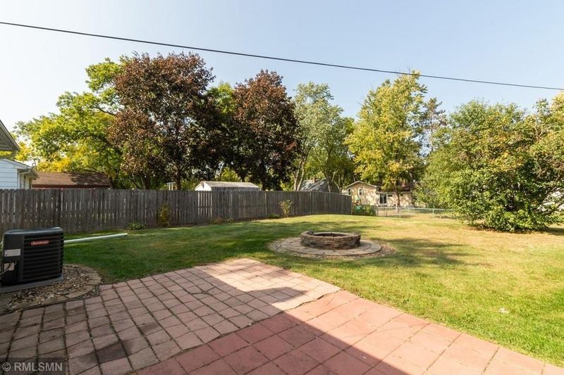 1391 Skillman Ave E, Maplewood, MN 55109