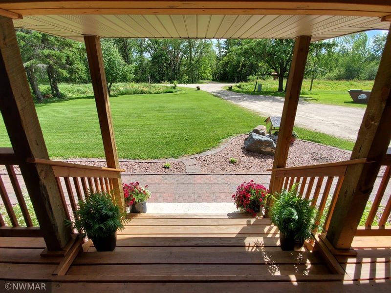 33801 320th St, Roseau, MN 56751