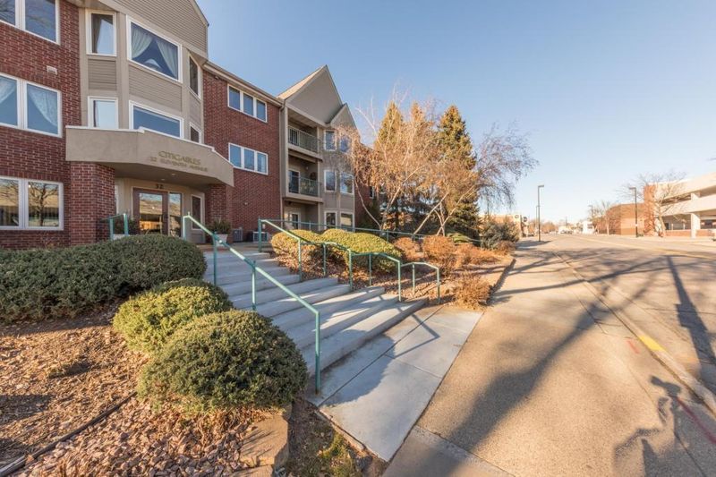 32 11th Ave S #103, Hopkins, MN 55343