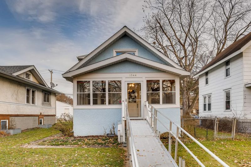 1044 22nd Ave SE, Minneapolis, MN 55414