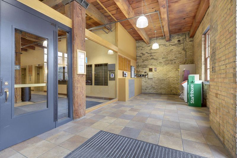 702 N 1st St #424, Minneapolis, MN 55401