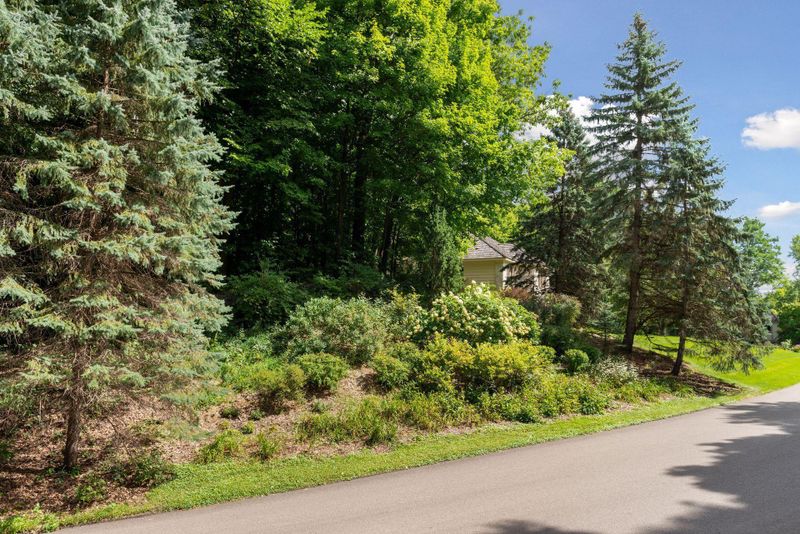 4635 Saint James Gate, Excelsior, MN 55331