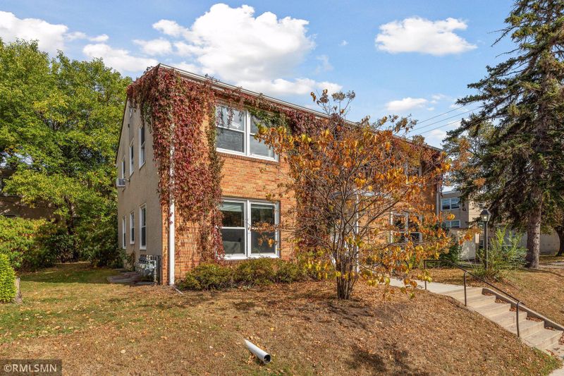 812 W 35th St, Minneapolis, MN 55408