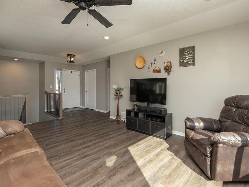 821 Augusta Ave, Zumbrota, MN 55992