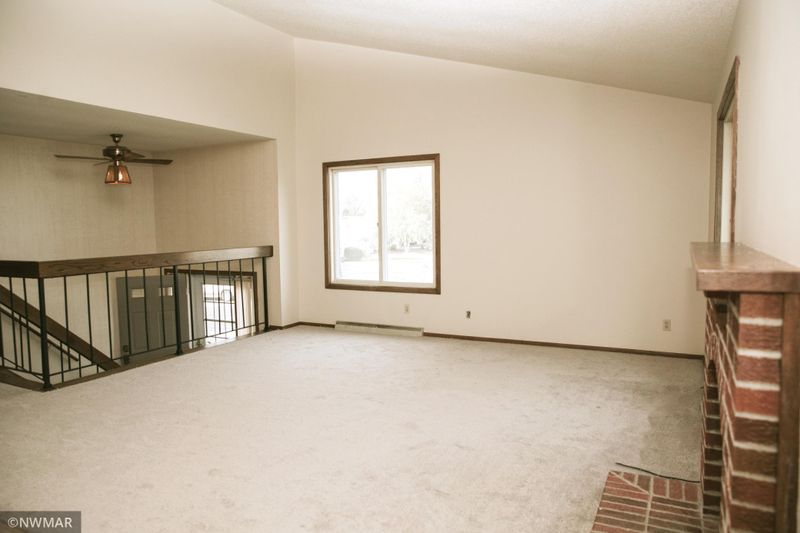 601 4th Ave NE #6, Crookston, MN 56716