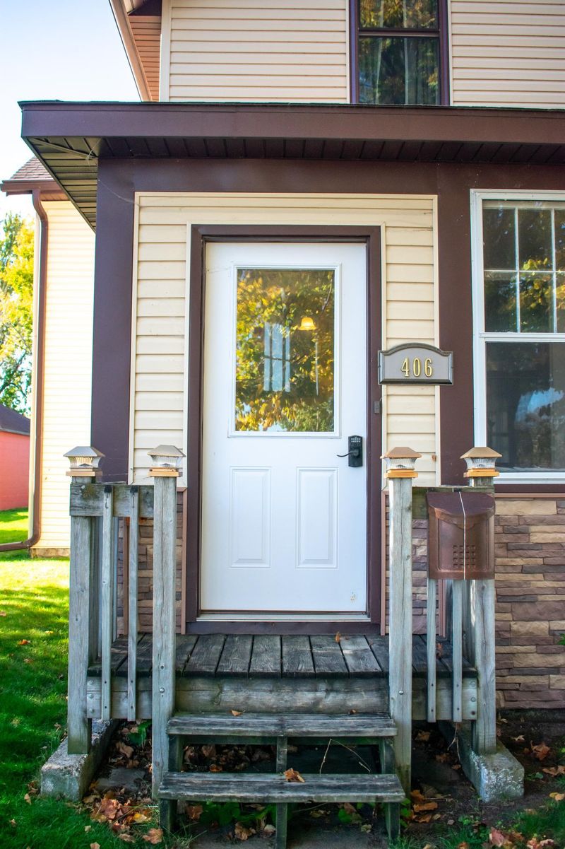 406 2nd St E, Wabasha, MN 55981