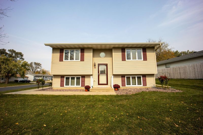 201 Theresa Ct SE, Stewartville, MN 55976