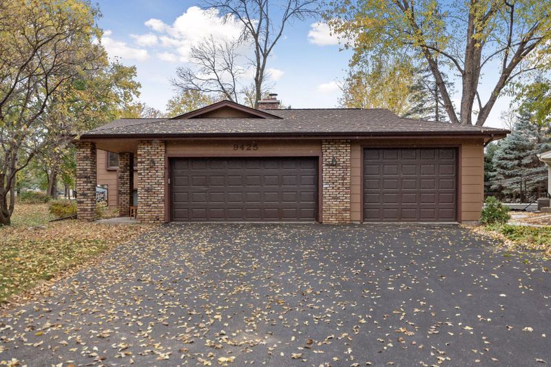 9425 Riverview Cir S, Bloomington, MN 55425