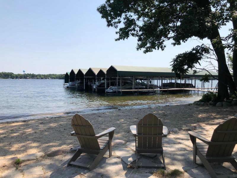140 Gideons Point Rd, Excelsior, MN 55331