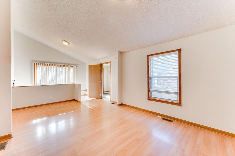 1545 Reaney Ave, Saint Paul, MN 55106