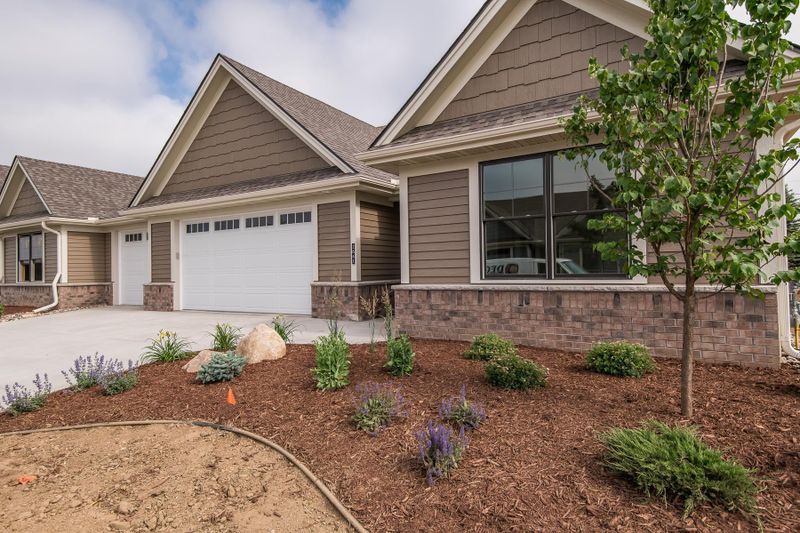 2641 Centurion Ln NE, Rochester, MN 55906