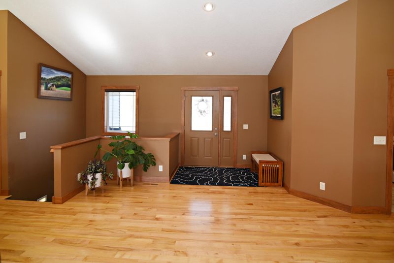 1772 Kimberly Cir, River Falls, WI 54022
