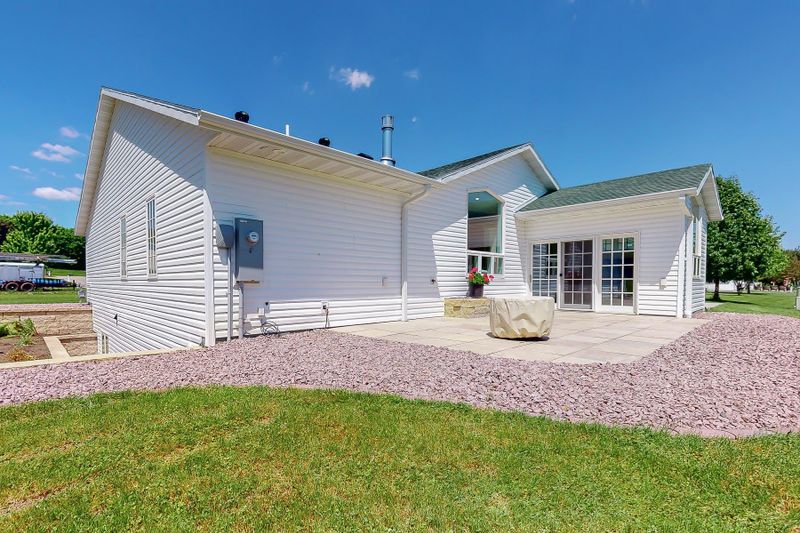 211 7th St SW, Pine Island, MN 55963