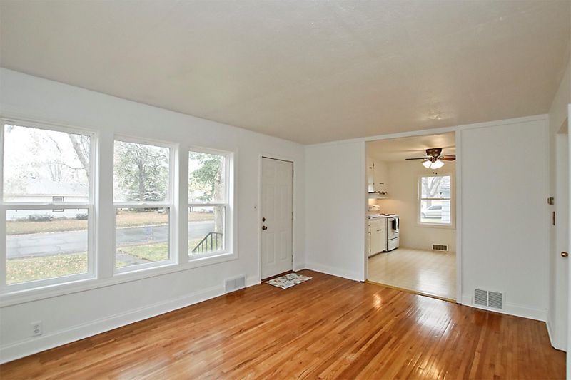 540 Harrington St SW, Hutchinson, MN 55350