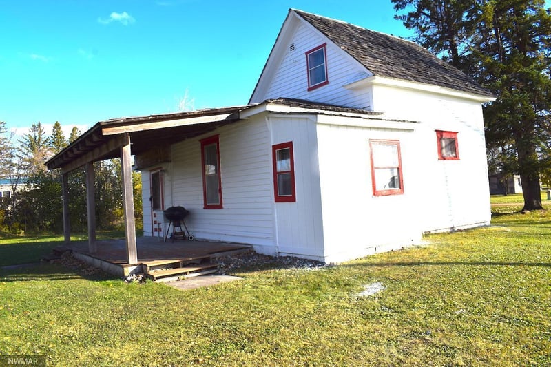 201 Manitoba St, Lancaster, MN 56735