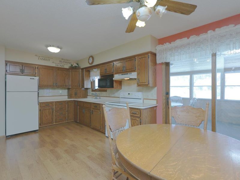 22567 Babcock Ave, Winsted, MN 55395
