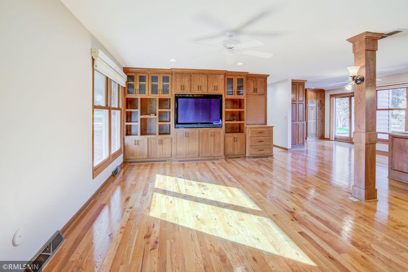 907 13th Ave SE, Forest Lake, MN 55025