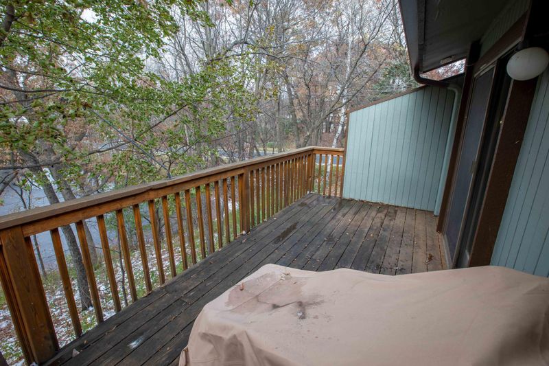 93 River Woods Ln, Burnsville, MN 55337