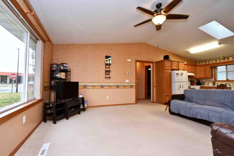 206 W 11th St, Saint Charles, MN 55972