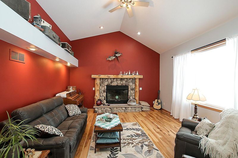 72518 240th St, Dassel, MN 55325