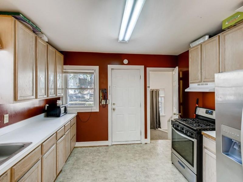 653 Magnolia Ave E, Saint Paul, MN 55106