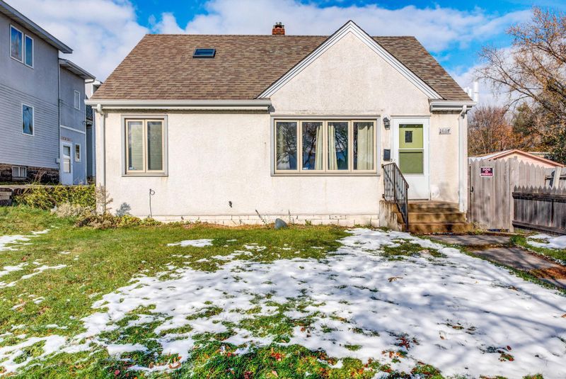1307 3rd St E, Saint Paul, MN 55106