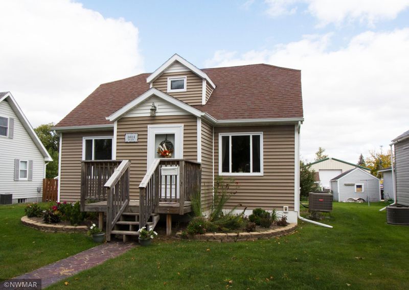 1014 Knight Ave N, Thief River Falls, MN 56701