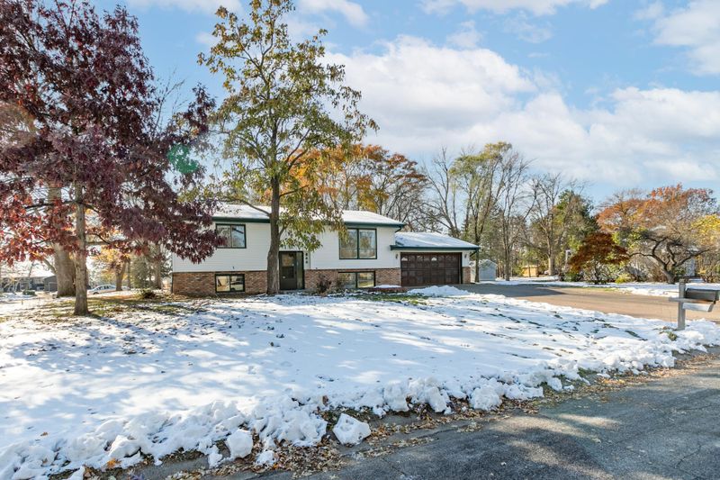 840 Elm Creek Cir, Champlin, MN 55316