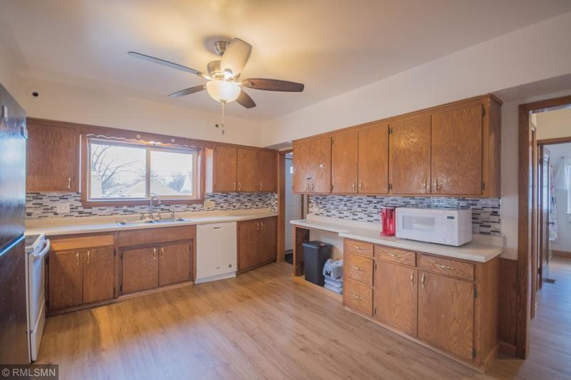 887 Orange Ave E, Saint Paul, MN 55106