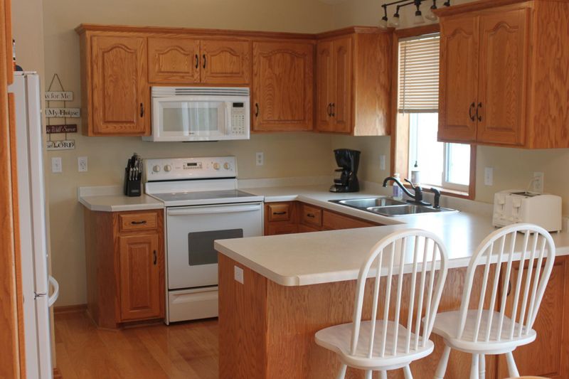 317 Pondview Ln, Saint Joseph, MN 56374