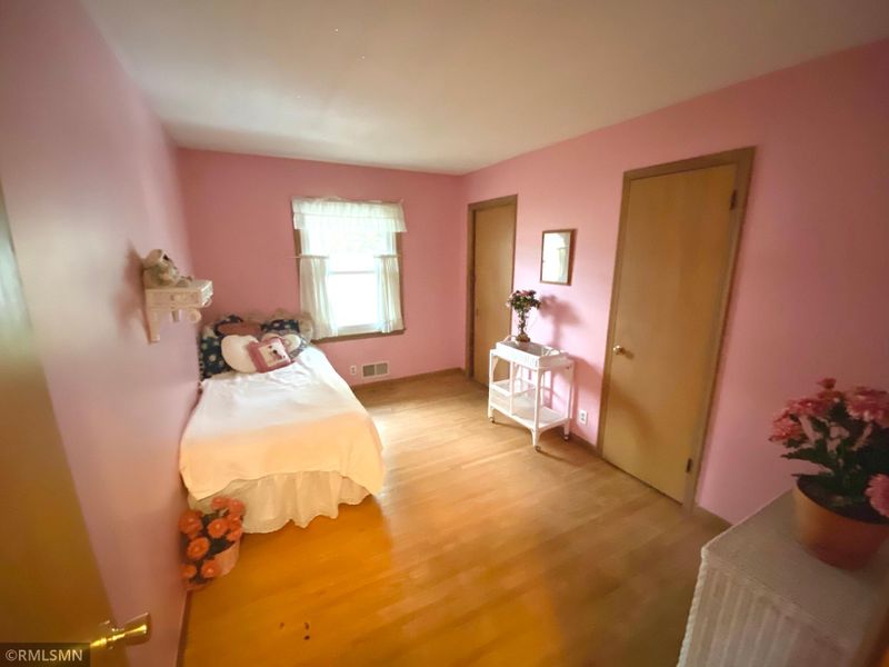 4517 W 113th St, Bloomington, MN 55437